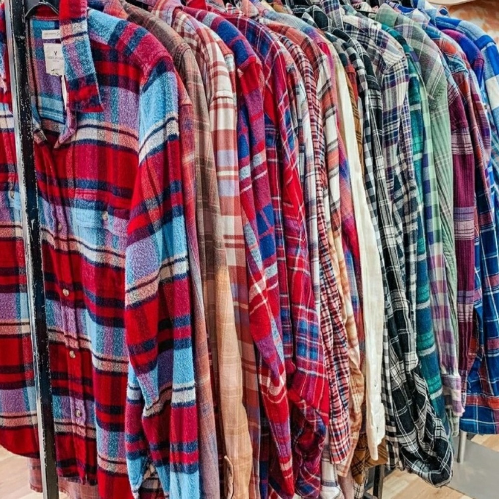 vintage flannel mystery box!! - Picture 2 of 6